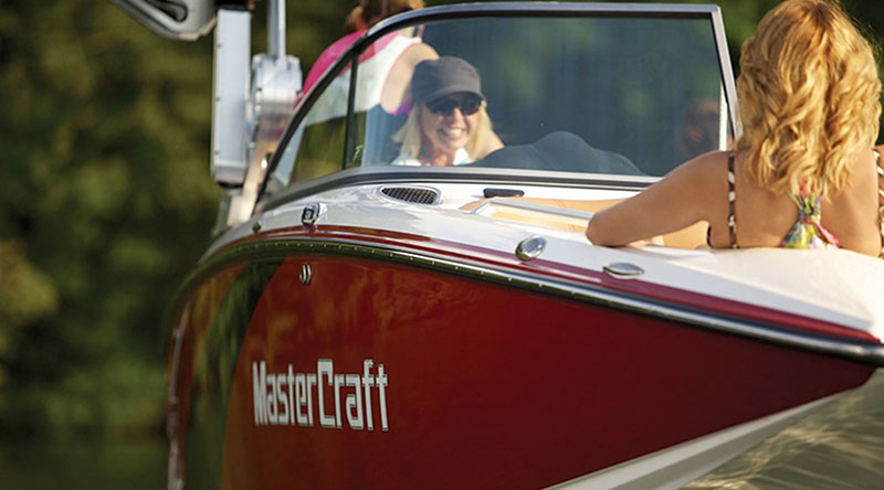 Power boat screen in acrylic
