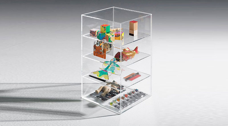 Box shelves in acrylic